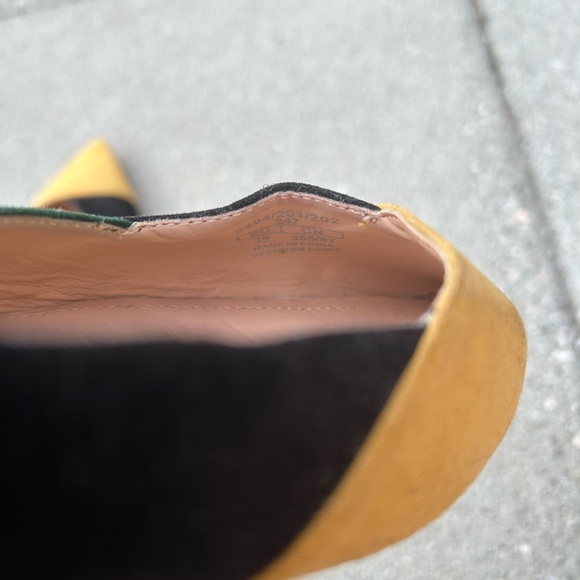 Zara Black and‎ Green Flats with Color-Block Design - Picture 10 of 10